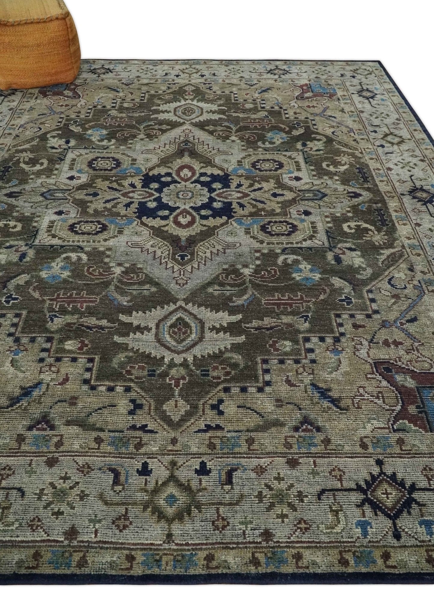 8x10 Antique look Brown, Beige and Blue Traditional Medallion wool Area Rug