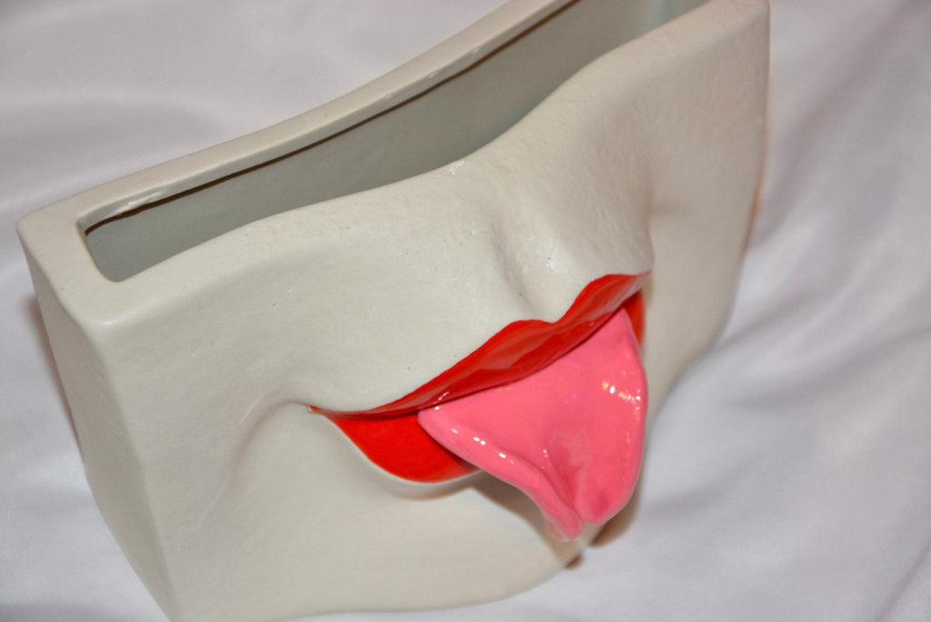 CERAMIC TONGUE-OUT VASE