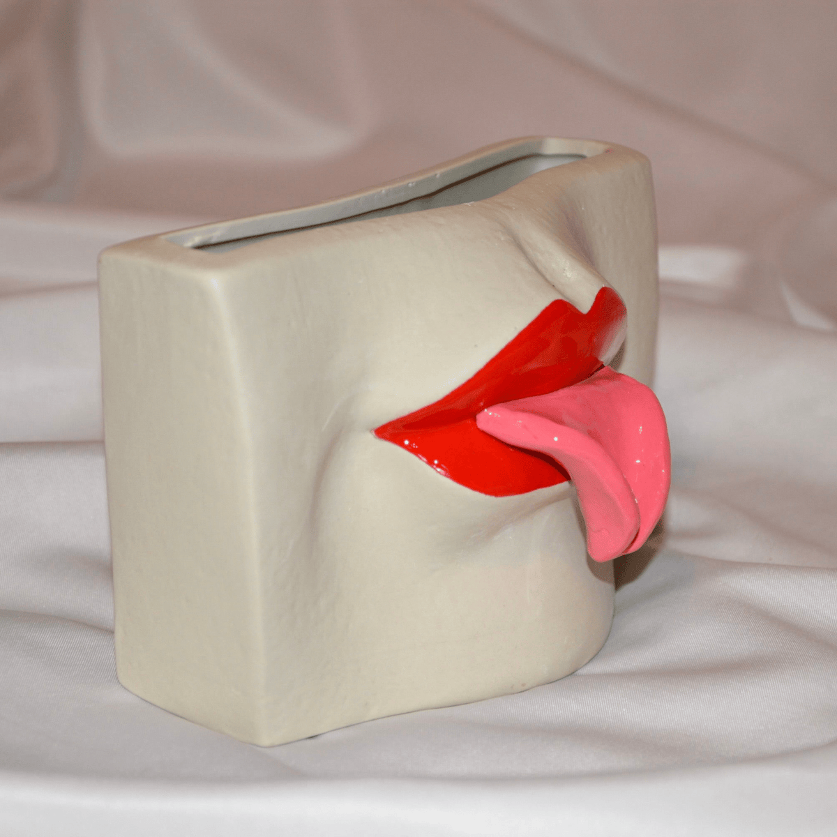 CERAMIC TONGUE-OUT VASE