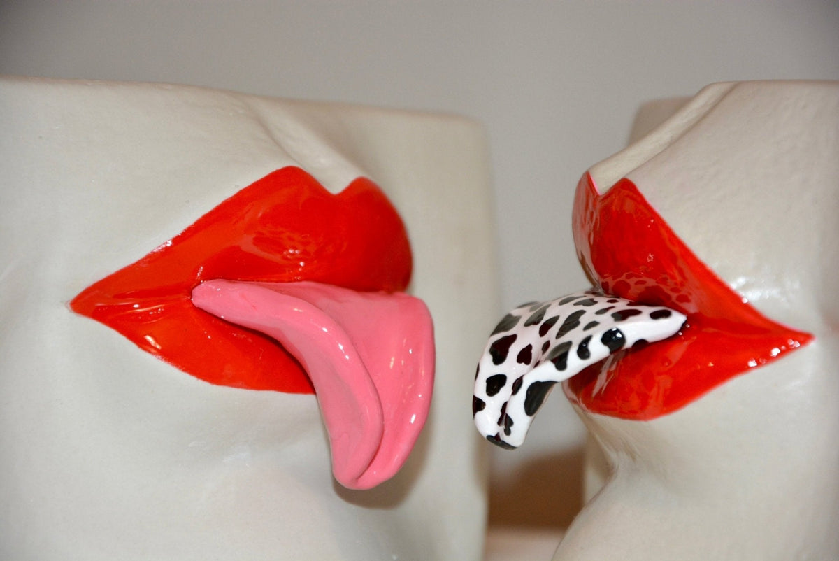 CERAMIC TONGUE-OUT VASE
