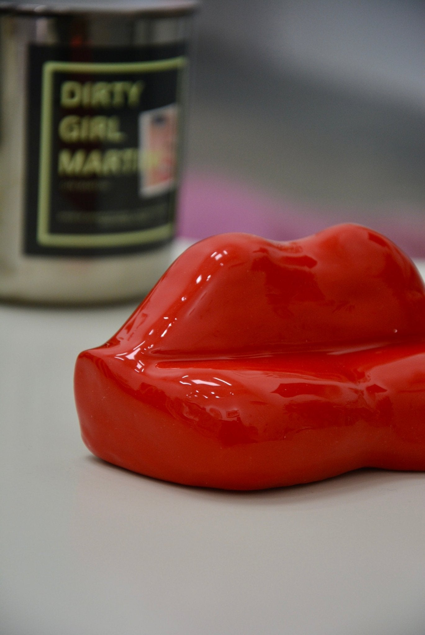 KISS MY A$$ CERAMIC LIPS SOFA