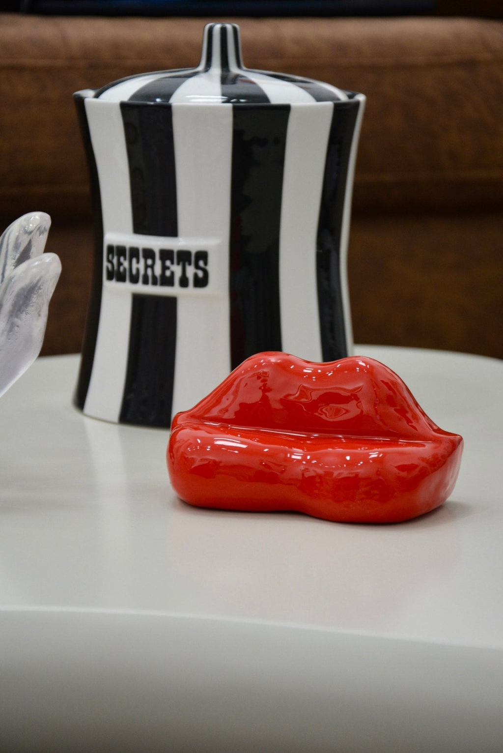 KISS MY A$$ CERAMIC LIPS SOFA