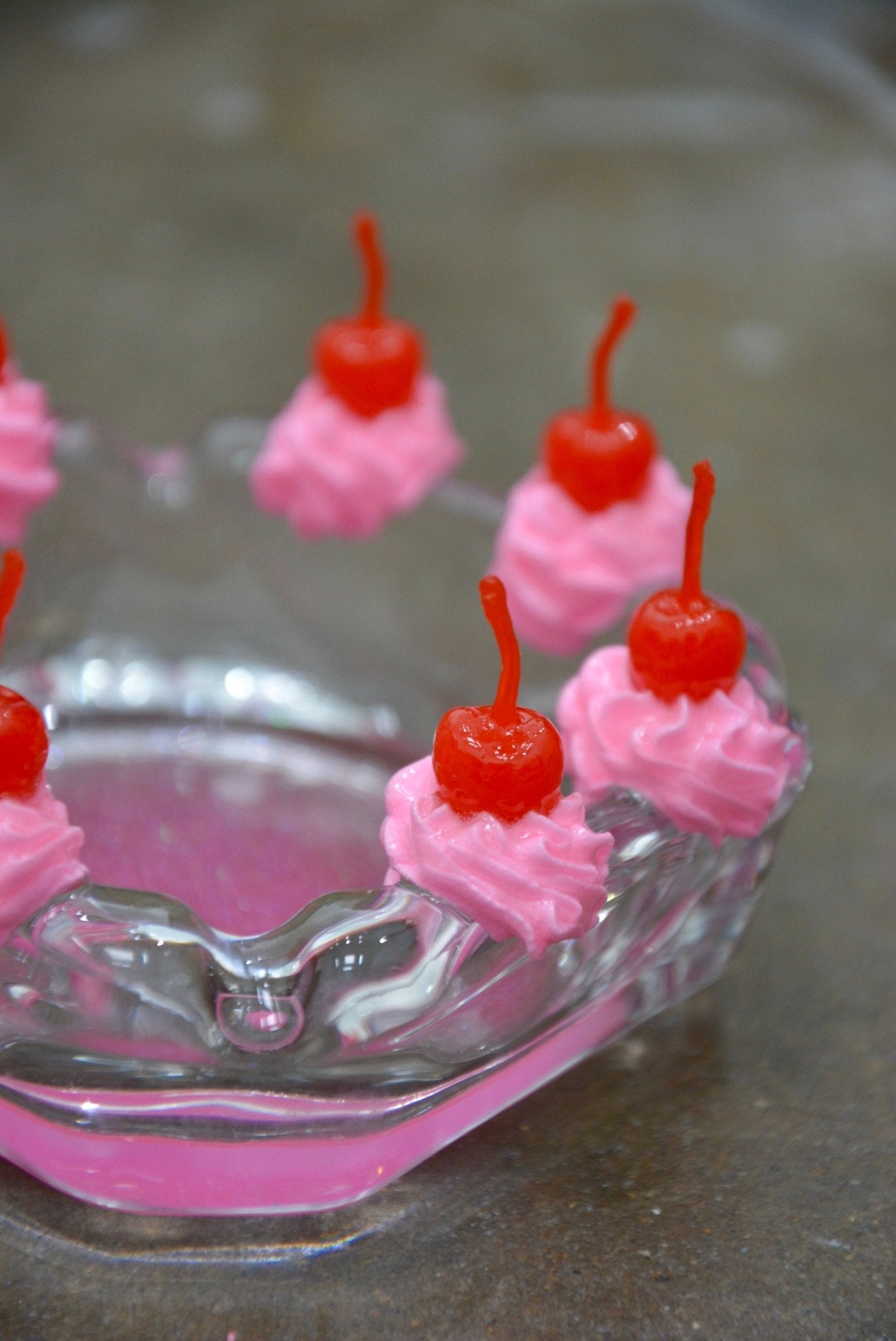 WILD CHERRY ICING ASHTRAY